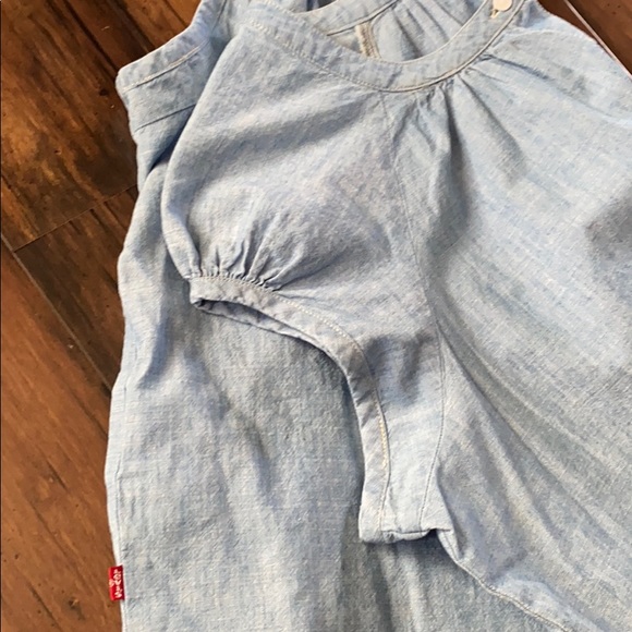 Light Blue Levi’s, cap sleeved top. NWT 🌼 - Picture 8 of 8